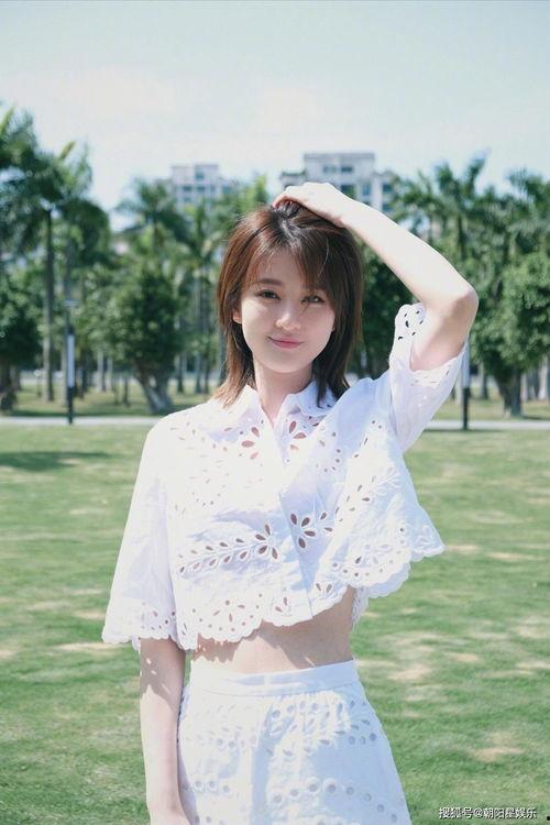 娱乐吃瓜酱背影